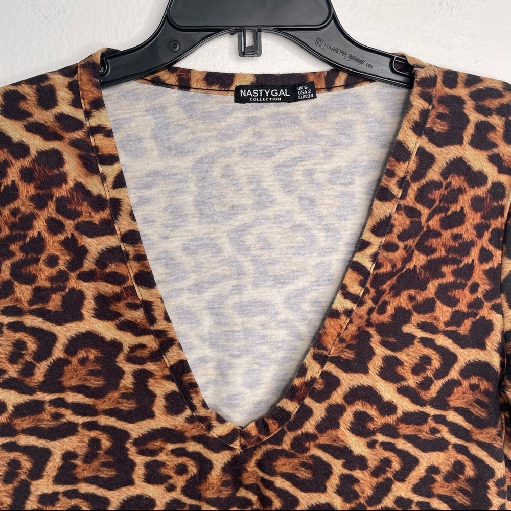 Nasty Gal Leopard Shirt Size 2 Womens Short Sleeve V Neck Plunging - Picture 3 of 11